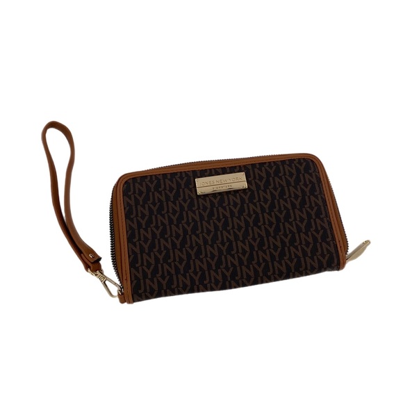 Jones New York Signature Wallet - Picture 1 of 8
